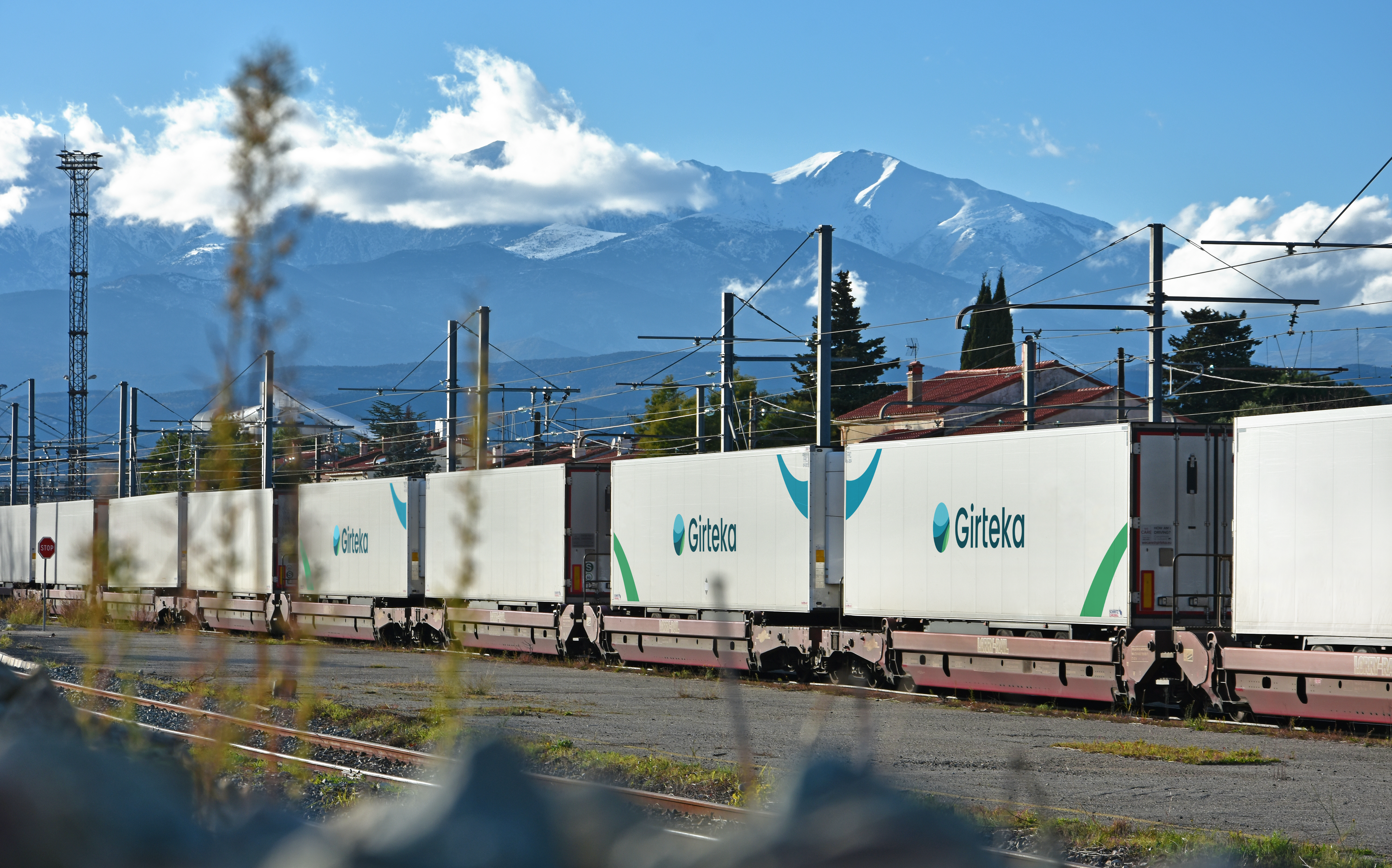 Connecting the Dots: Enhancing Road Transport with Intermodal Solutions